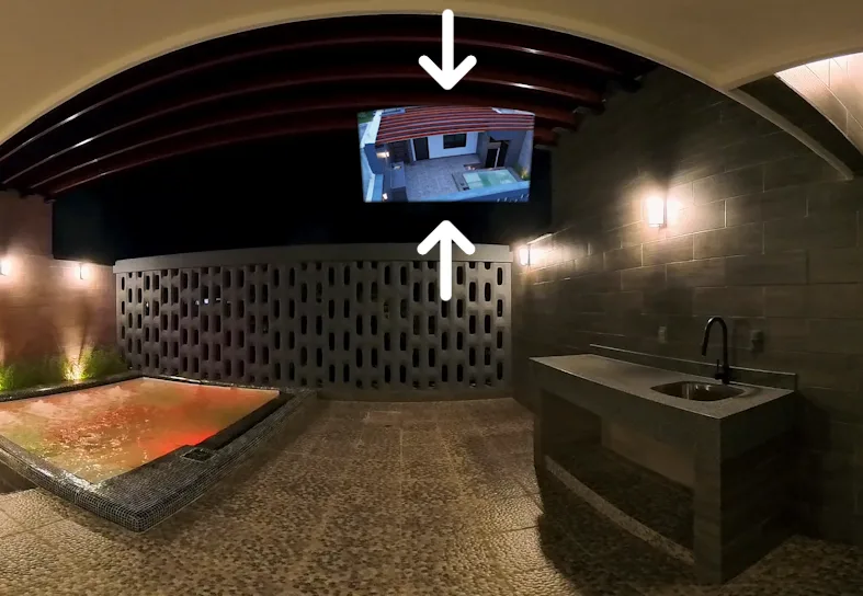 Fixed 2D adjacent reference view alongside the immersive frame